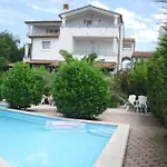 Astella 4 With Balcony And Pool 아파트 프예스차나 우발라