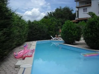 아파트 Astella 4 With Balcony And Pool