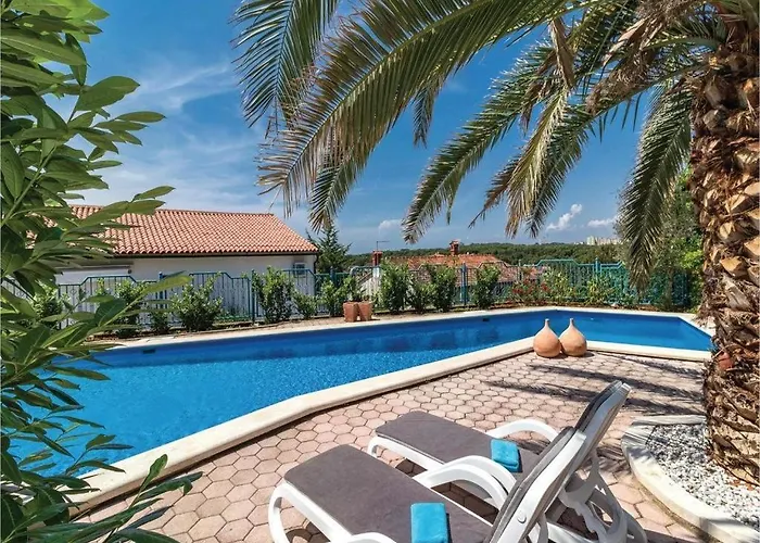 Astella 4 With Balcony And Pool Apartmán Pjescana Uvala